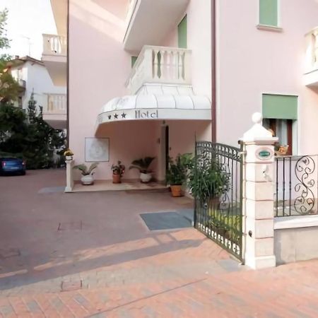 Nice Hotel Mestre Bagian luar foto