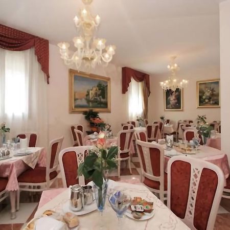 Nice Hotel Mestre Bagian luar foto
