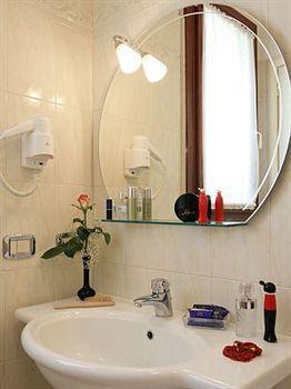Nice Hotel Mestre Bagian luar foto