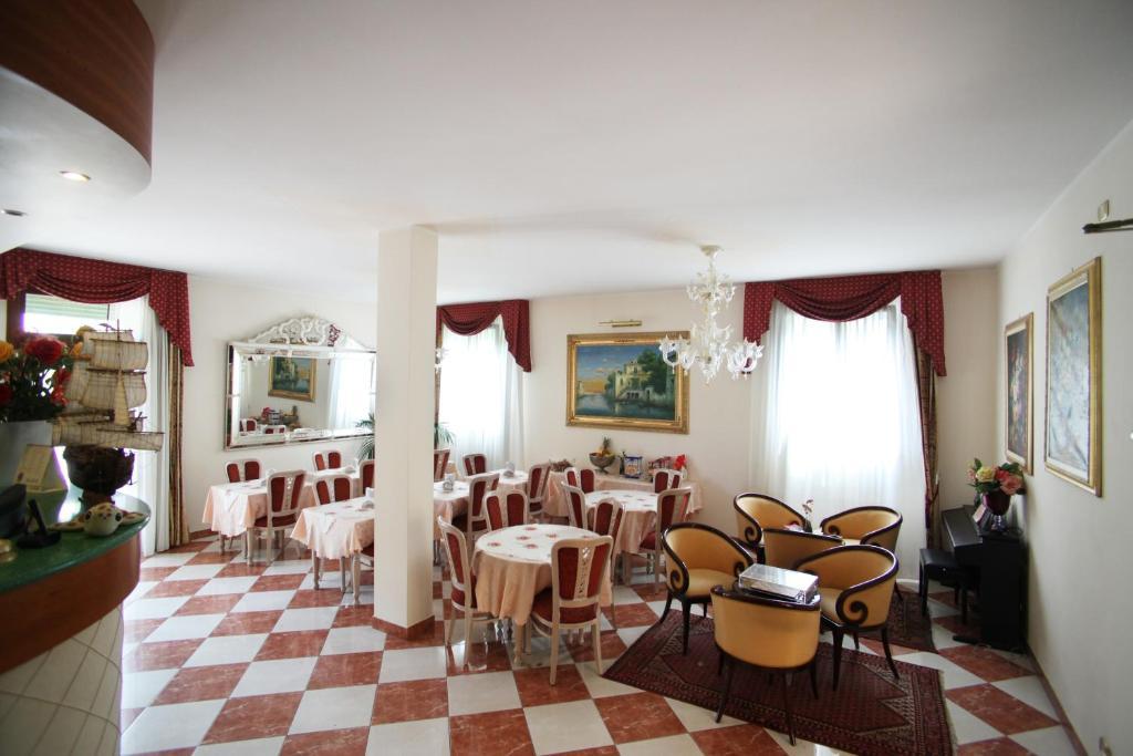 Nice Hotel Mestre Bagian luar foto