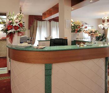 Nice Hotel Mestre Bagian luar foto