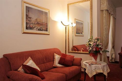 Nice Hotel Mestre Bagian luar foto