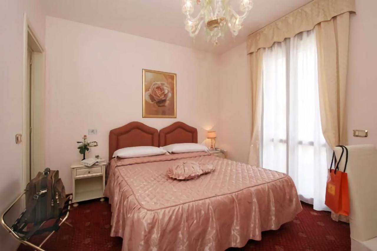 Nice Hotel Mestre Bagian luar foto
